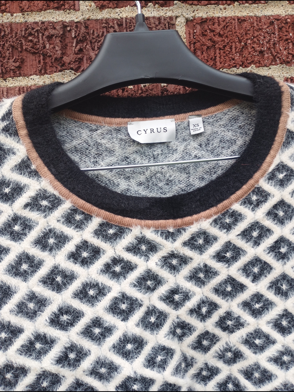 Cyrus Geometric Diamond Pattern Sweater - Picture 4 of 16